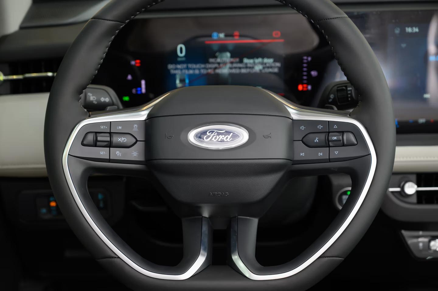 فورد تورس تيتانيوم الشكل الجديد 