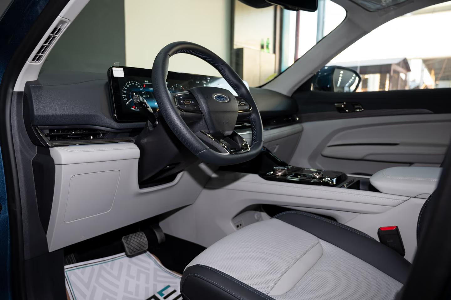 فورد تيربتوري تيتانيوم اسود