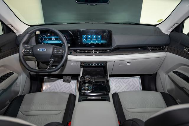 فورد تيربتوري تيتانيوم اسود