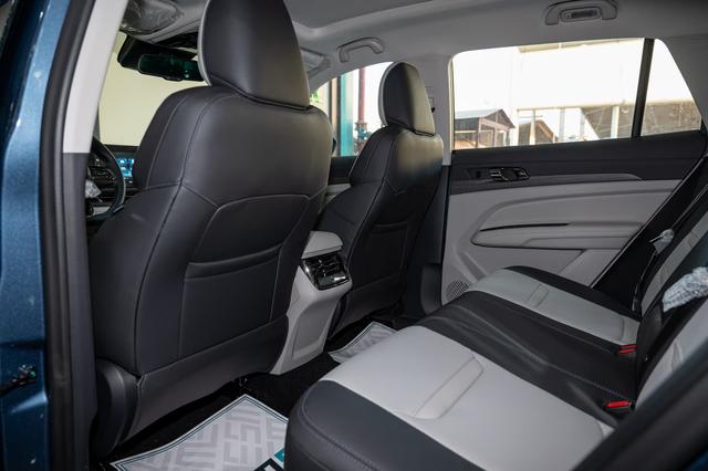 فورد تيربتوري تيتانيوم اسود