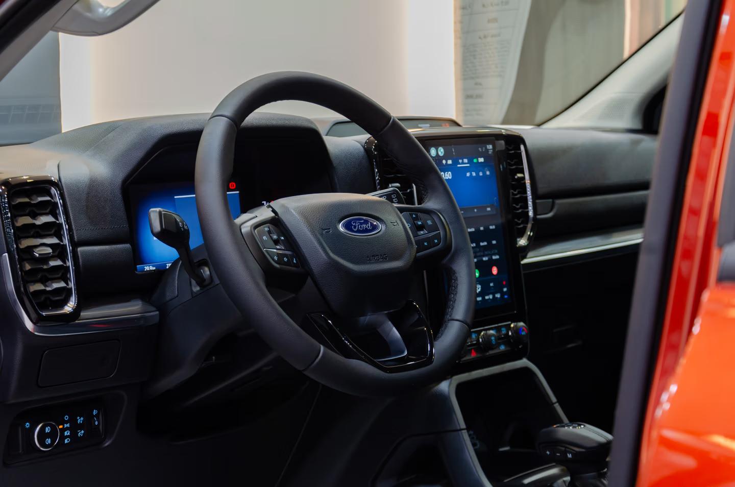 فورد ايفيرست ستاندر 