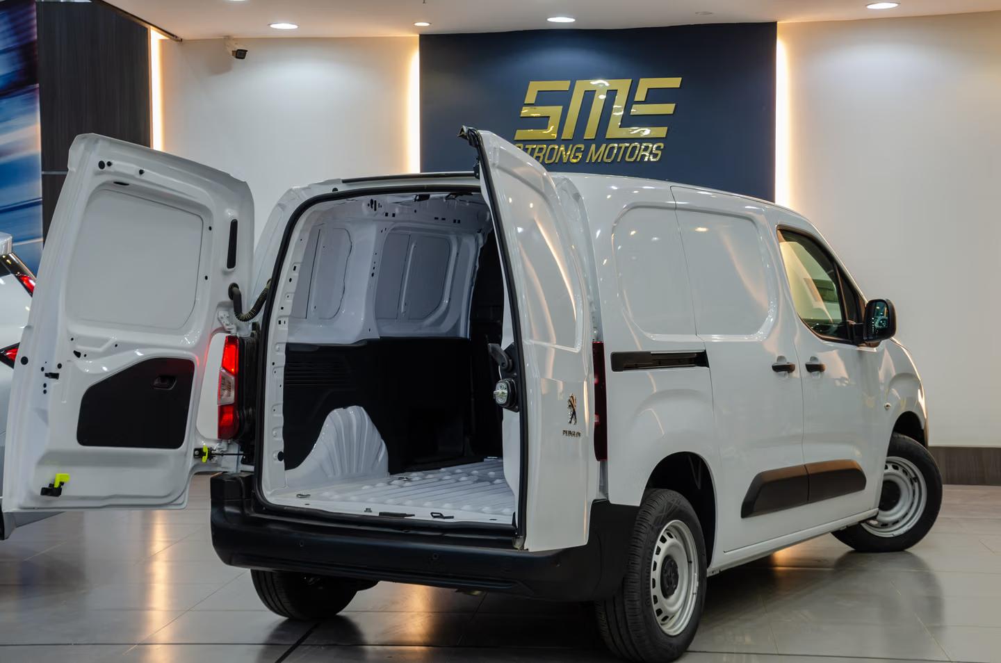 بيجو بارتنر فان