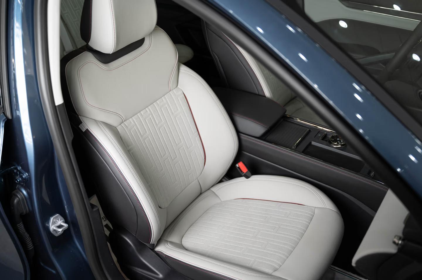 فورد تورس ترند اسود 